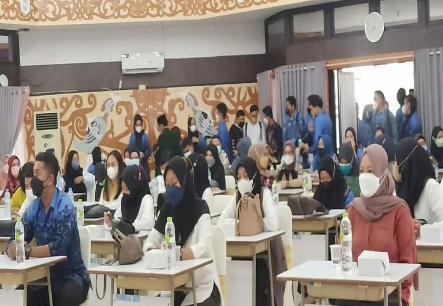 Dosen Akademi Farmasi Yarsi Pontianak Menjadi Narasumber Kegiatan workshop Peningkatan Kompetensi melalui Uji Resertifikasi Kompetensi bagi Anggota PD PAFI Kalimantan Barat  PAFI 